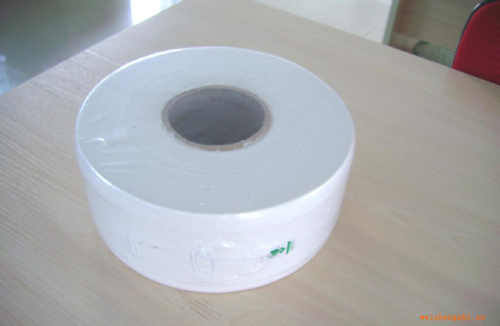 品維紙業(yè)廠家供應(yīng)酒店、物業(yè)商用珍寶卷紙、小盤紙