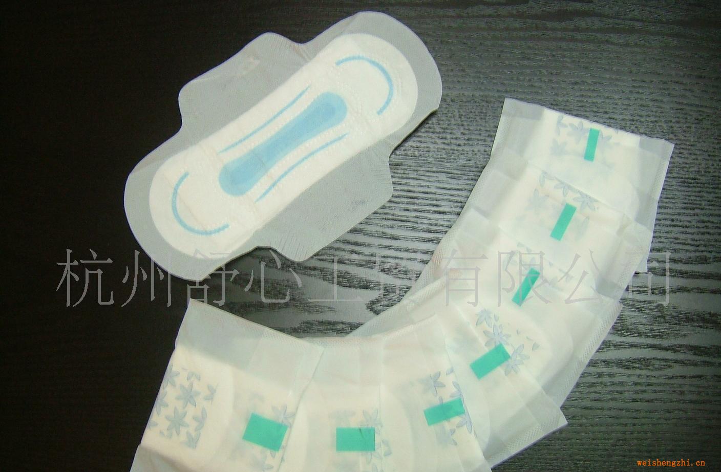 提供各種型號出口衛(wèi)生巾加工