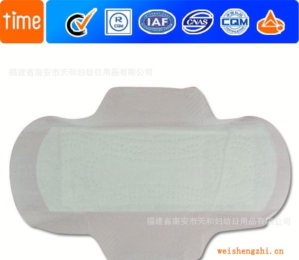 品牌工廠貼牌加工240mm日用衛(wèi)生巾印花多樣寬大巾身護(hù)翼