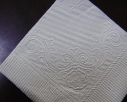 餐館餐巾紙質(zhì)量堪憂