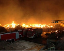 河南某廠房大火，現(xiàn)場拍照被拒