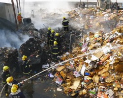 城門(mén)失火殃及池魚(yú)！一紙廠著火，殃及周邊