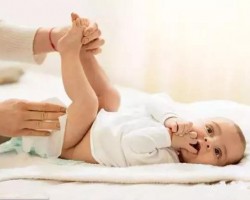 干貨！給新生兒換紙尿褲的注意事項(xiàng)！